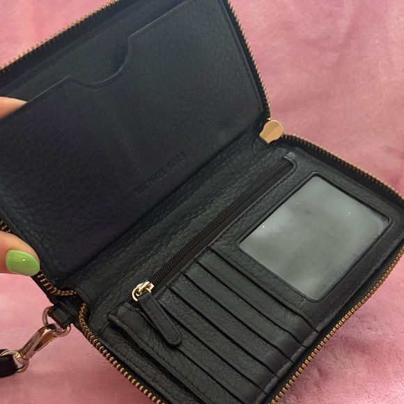 Michael Kors Jet Set Black Pebbled Leather Wristlet - Picture 6 of 10